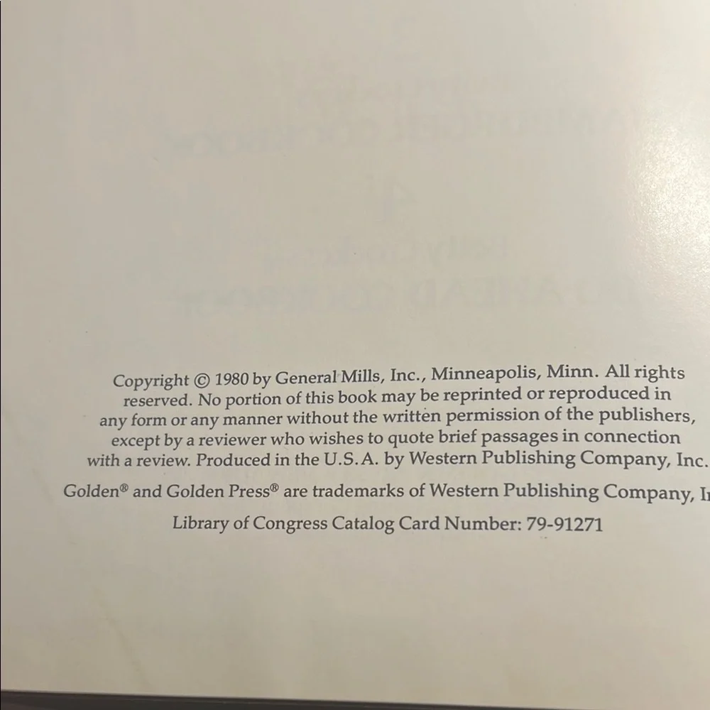 Betty Crocker's 4-in-1 Cookbook Collection